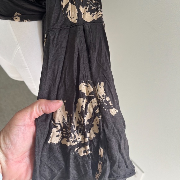 Free People Fiona Dark Grey Floral Beel Sleeve Blouse Size Small NWT - Picture 9 of 9